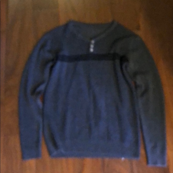 Gray sweater v neck size extra small - Picture 2 of 4